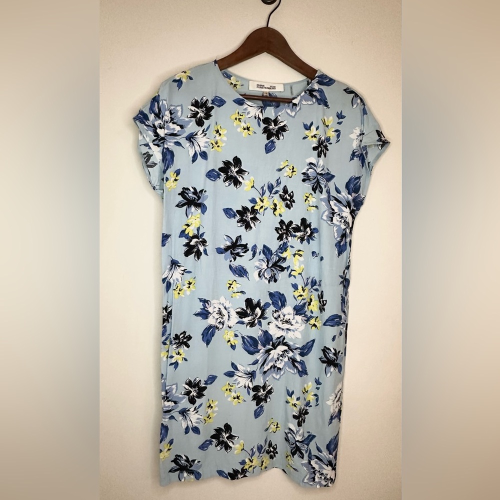 DVF Blue Floral Short Sleeve Dress